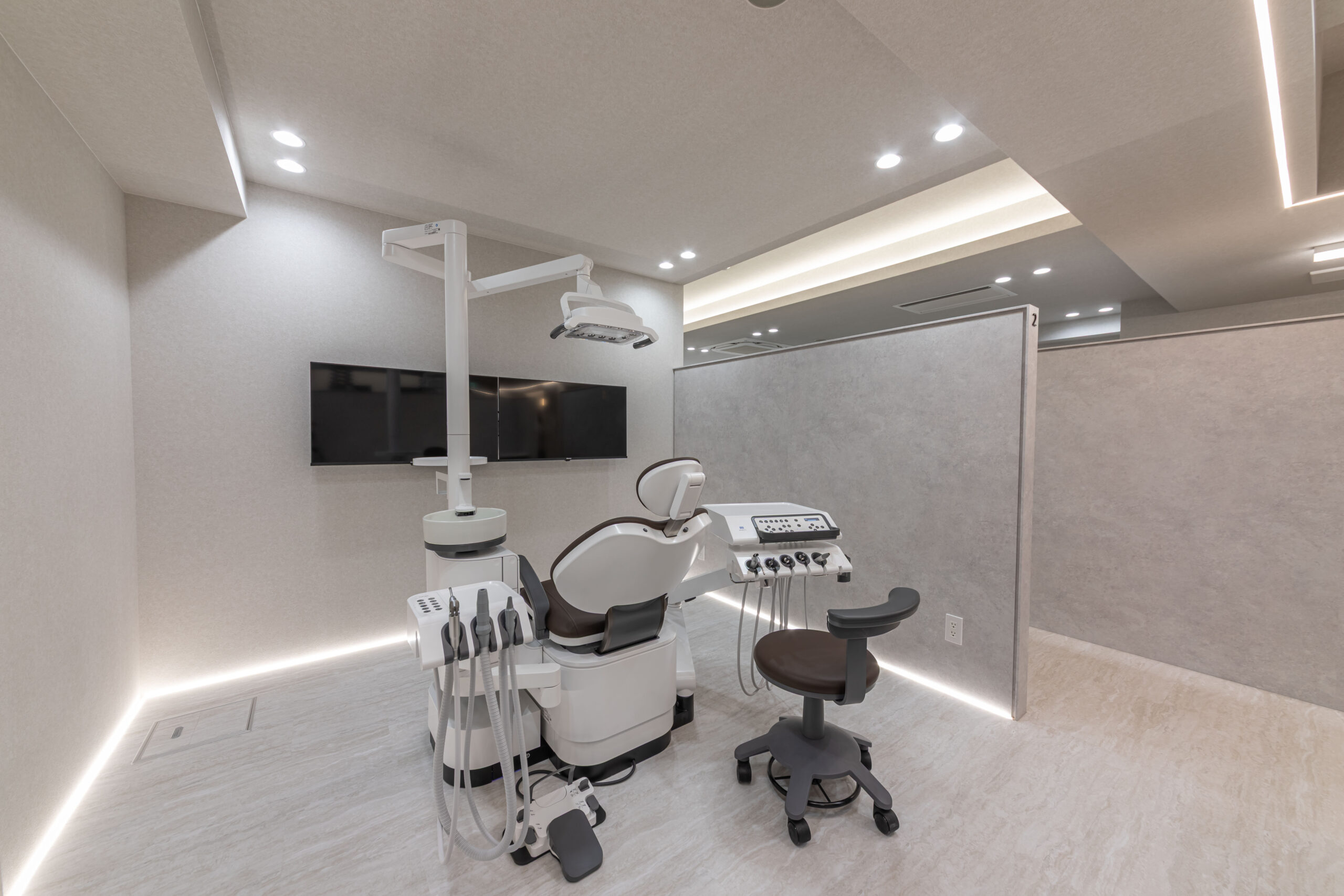 完全個室のオペ室｜オールオン4手術用の清潔な個室診療室｜名古屋Eden Dental Office